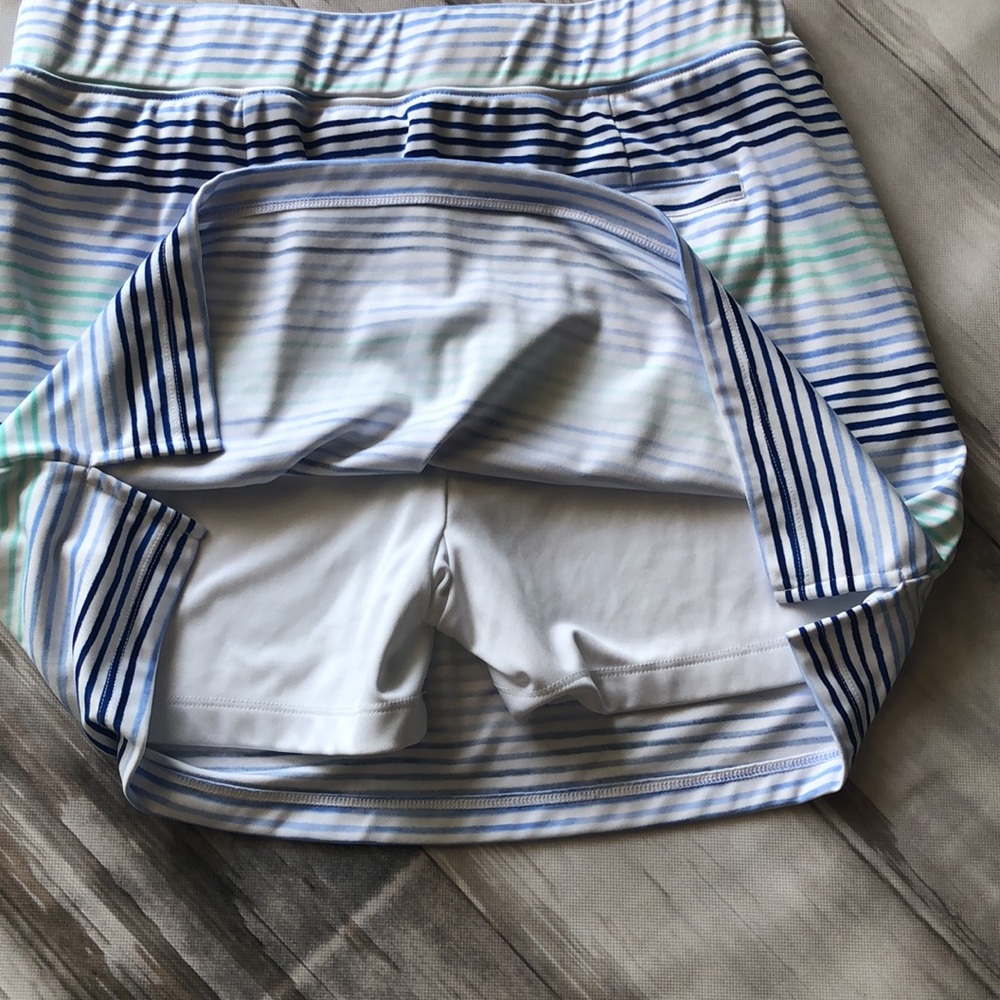 IZOD GOLF SKORT / WOMANS LARGE - Picture 10 of 10